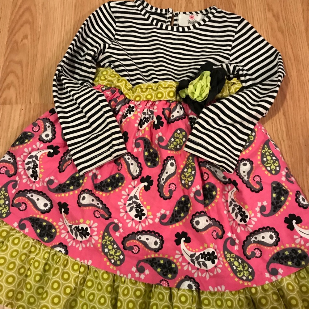 Beautiful dress by Counting Daisies. Size 5